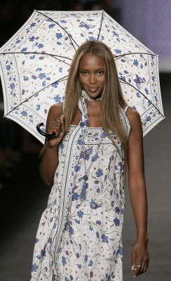 Tydzień Mody w Nowym Jorku, wiosna 2006, kreacja: Anna Sui, fot. AFP Tydzień Mody w Nowym Jorku, wiosna 2006, kreacja: Anna Sui, fot. AFP