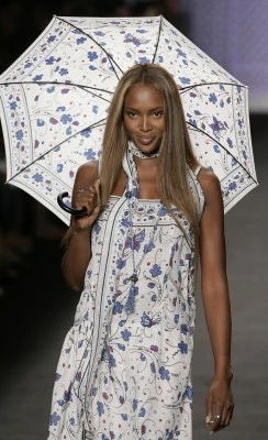 Tydzień Mody w Nowym Jorku, wiosna 2006, kreacja: Anna Sui, fot. AFP Tydzień Mody w Nowym Jorku, wiosna 2006, kreacja: Anna Sui, fot. AFP