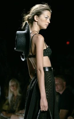 Tydzień Mody w Nowym Jorku, wiosna 2006, kreacja: Michael Kors, fot. AFP Tydzień Mody w Nowym Jorku, wiosna 2006, kreacja: Michael Kors, fot. AFP