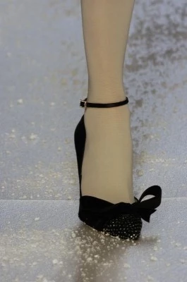 Zobacz też: "Na wysokim obcasie" Balenciaga, fot. East News/ Zeppelin