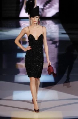 Giorgio Armani - propozycje na wieczór. Zobacz też: "Złota suknia na bal sylwestrowy" fot. East News/ Zeppelin Giorgio Armani - propozycje na wieczór. Zobacz też: "Złota suknia na bal sylwestrowy" fot. East News/ Zeppelin