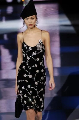 Giorgio Armani - propozycje na wieczór. Zobacz też: "Złota suknia na bal sylwestrowy" fot. East News/ Zeppelin Giorgio Armani - propozycje na wieczór. Zobacz też: "Złota suknia na bal sylwestrowy" fot. East News/ Zeppelin