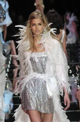 Dolce Gabbana - propozycje na wieczór. Zobacz też: "Złota suknia na bal sylwestrowy" fot. East News/ Zeppelin Dolce Gabbana - propozycje na wieczór. Zobacz też: "Złota suknia na bal sylwestrowy" fot. East News/ Zeppelin