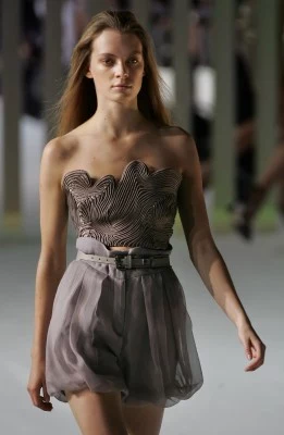 Moda wiosna-lato 2007, Paryż, fot. AFP Moda wiosna-lato 2007, Paryż, fot. AFP
