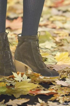 Buty, botki, kozaczki, na wysokim i płaskim obcasie. Zobacz też: "Kozaczki włóż"