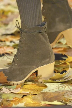 Buty, botki, kozaczki, na wysokim i płaskim obcasie. Zobacz też: "Kozaczki włóż"