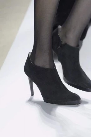 Buty, botki, kozaczki, na wysokim i płaskim obcasie. Zobacz też: "Kozaczki włóż"