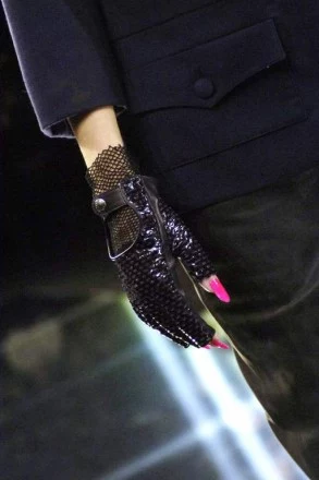 Karl Lagerfeld. Przeczytaj: "Lekcja manikiuru francuskiego" Karl Lagerfeld. Przeczytaj: "Lekcja manikiuru francuskiego"