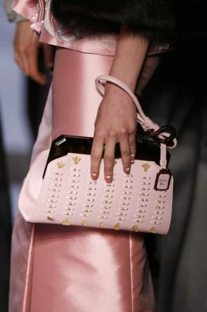 Dior, Przeczytaj: "Lekcja manikiuru francuskiego" Dior, Przeczytaj: "Lekcja manikiuru francuskiego"