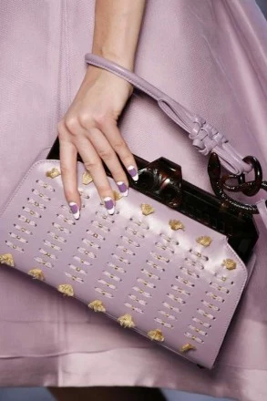 Dior, Przeczytaj: "Lekcja manikiuru francuskiego" Dior, Przeczytaj: "Lekcja manikiuru francuskiego"
