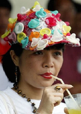 Ci, którym tylko jedno w głowie mogą nosić takie czapeczki.