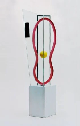 Katarzyna Kobro, Rzeźba abstrakcyjna 1, 1924, drewno, metal, szkło, farba olejna, 72 x 17,5 x 15,5 cm. Muzeum Sztuki w Łodzi Katarzyna Kobro, Rzeźba abstrakcyjna 1, 1924, drewno, metal, szkło, farba olejna, 72 x 17,5 x 15,5 cm. Muzeum Sztuki w Łodzi