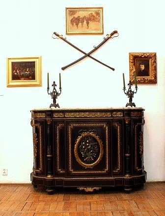 Bufet, drewno hebanizowane, mosiądz, inkrustacje, XIX w. Bufet, drewno hebanizowane, mosiądz, inkrustacje, XIX w.