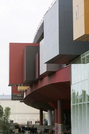 Musee du quai Branly w Paryżu. Zaprojektowane przez Jeana Nouvela. Musee du quai Branly w Paryżu. Zaprojektowane przez Jeana Nouvela.