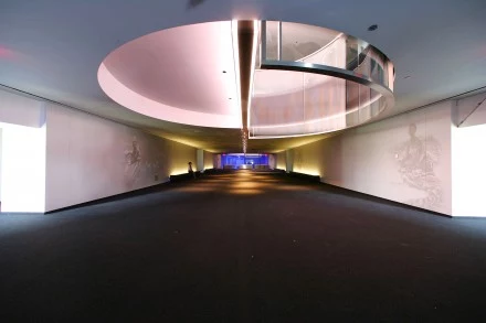 Wnętrze Guthrie Theater zaprojektowanego przez Jeana Nouvela. Wnętrze Guthrie Theater zaprojektowanego przez Jeana Nouvela.