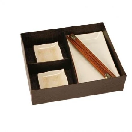 Zestaw do sushi dla dwóch osób, kremowy Kafuh Tokyo Ascetic. Źródło www.czerwonamaszyna.pl