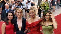  Kristin Davis, Cynthia Nixon, Kim Catrall i Sarah Jessica Parker  na premierze filmu "Seks w wielkim mieście" 12 maja, w kinie Odeon na Leicester Square w Londynie.