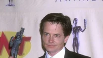 Michael J. Fox - zakochała się w nim nawet własna matka. Wszystko to, oczywiście, w zawirowaniach w czasie i przestrzeni kolejnych części " Powrotu do przyszłości"./fot. Getty Images