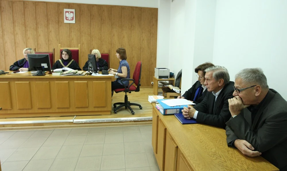 Grażyna Szapołowska i Jan Englert spotkali się w sądzie 30 listopada. Grażyna Szapołowska i Jan Englert spotkali się w sądzie 30 listopada.