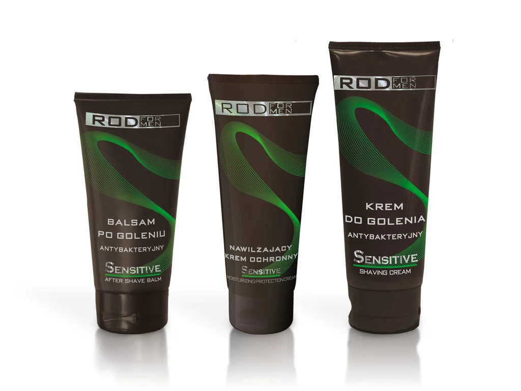 Linia ROD FOR MEN Sensitive. Seria kosmetyków ROD FOR MEN Sensitive doskonale pielęgnuje skórę podrażnioną codziennym goleniem, wzmacniając barierę ochronną naskórka i wspomagając naturalny proces jego regeneracji. W skład linii wchodzą: krem do golenia z zawartością d-pantenolu, ekstraktu z aloesu i olejku kokosowego, balsam po goleniu z zawartością chłodzącego mentolu oraz nawilżający krem ochronnego z olejem z awokado, witaminą E, sokiem z brzozy oraz filtrami ochronnymi UV. Świt Pharma, 5 zł, 11 zł i 12 zł. Kategoria: dla Niego. Linia ROD FOR MEN Sensitive. Seria kosmetyków ROD FOR MEN Sensitive doskonale pielęgnuje skórę podrażnioną codziennym goleniem, wzmacniając barierę ochronną naskórka i wspomagając naturalny proces jego regeneracji. W skład linii wchodzą: krem do golenia z zawartością d-pantenolu, ekstraktu z aloesu i olejku kokosowego, balsam po goleniu z zawartością chłodzącego mentolu oraz nawilżający krem ochronnego z olejem z awokado, witaminą E, sokiem z brzozy oraz filtrami ochronnymi UV. Świt Pharma, 5 zł, 11 zł i 12 zł. Kategoria: dla Niego.