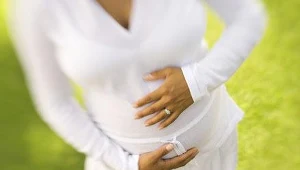 Bóle w dole brzucha we wczesnym okresie ciąży odczuwa prawie każda przyszła mama