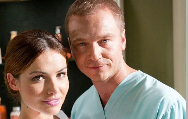 Żmuda Trzebiatowska i Wieczorek pracują razem na planie serialu "Julka". Żmuda Trzebiatowska i Wieczorek pracują razem na planie serialu "Julka".