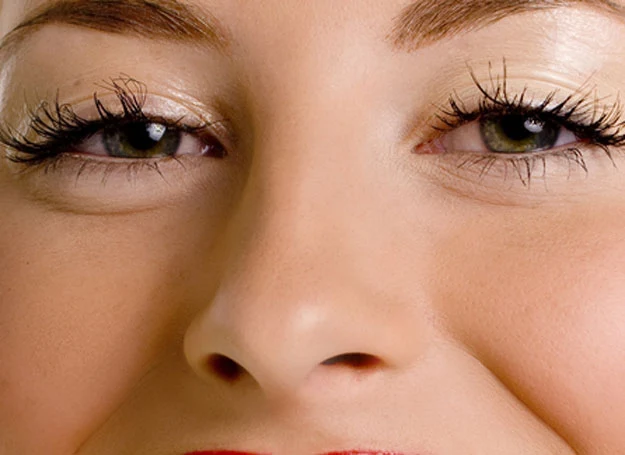 Wyraziste, zmysłowe spojrzenie i megarzęsy Wyraziste, zmysłowe spojrzenie i megarzęsy