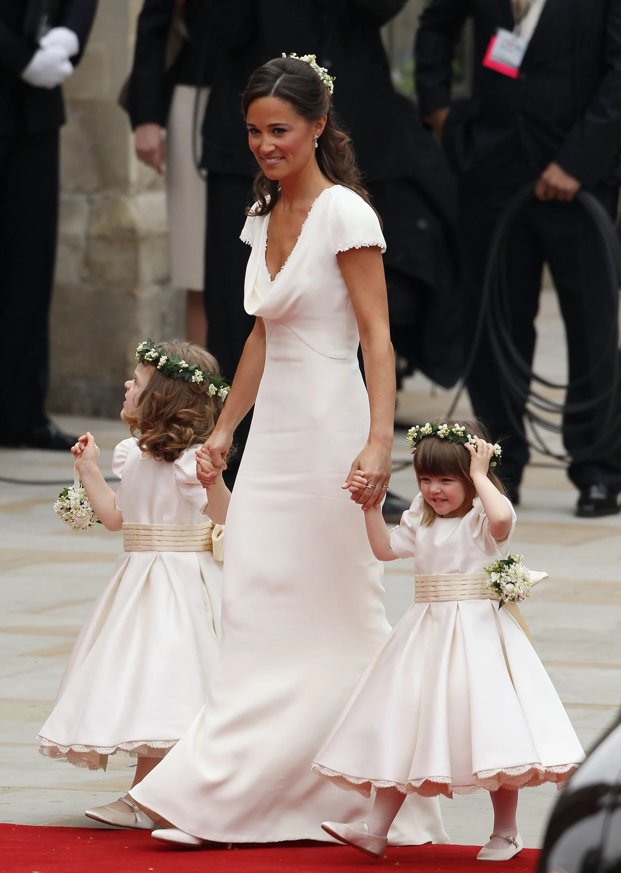 Pippa Middleton w sukni w kolorze kości słoniowej (a właściwie jej pupa w tej sukni) na królewskim ślubie zrobiła taką furorę, że przyćmiła nieco nawet główną bohaterkę tego dnia - księżną Catherine. Pippa Middleton w sukni w kolorze kości słoniowej (a właściwie jej pupa w tej sukni) na królewskim ślubie zrobiła taką furorę, że przyćmiła nieco nawet główną bohaterkę tego dnia - księżną Catherine.