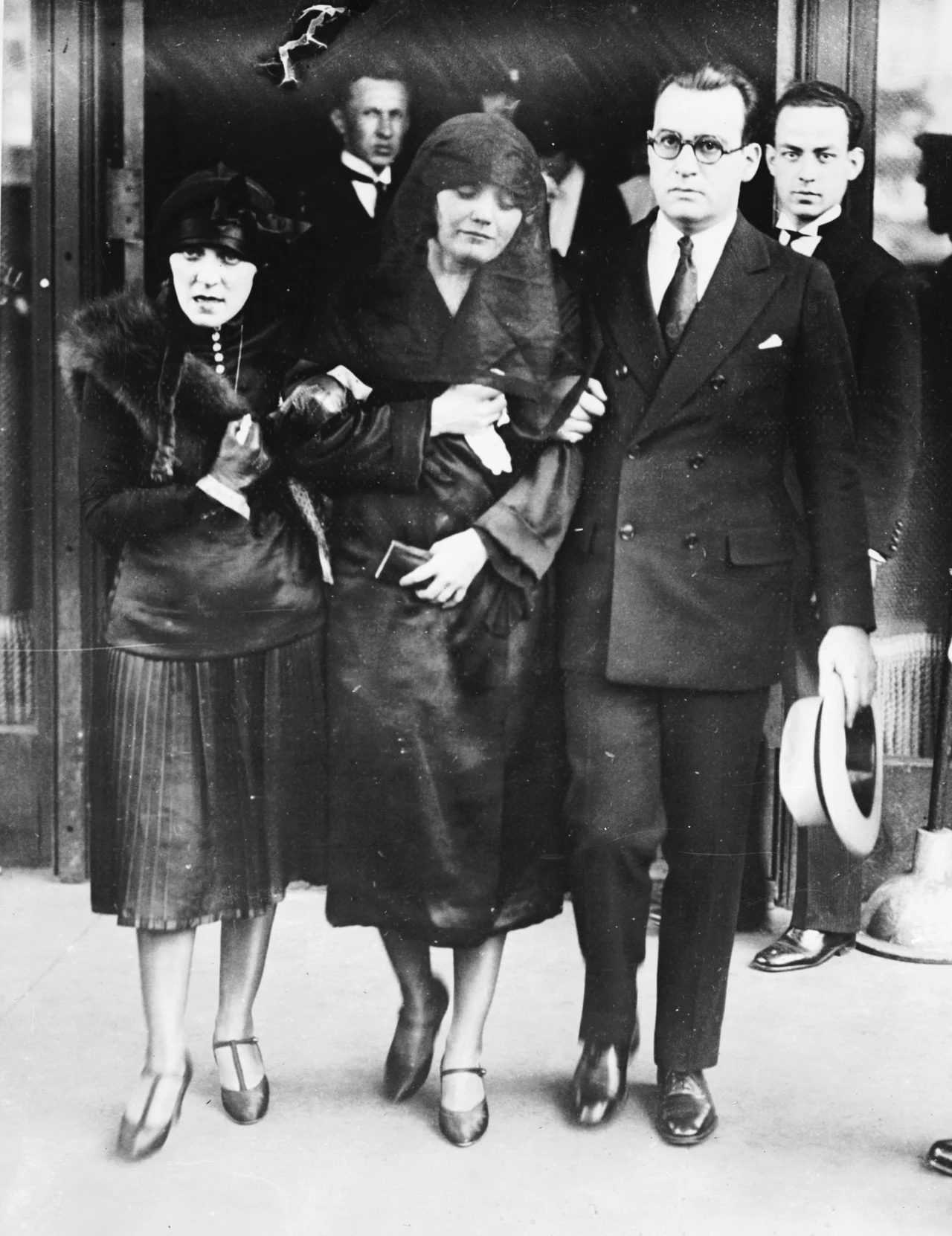 Kochali się w niej Charlie Chaplin i Rudolf Valentino. Kochali się w niej Charlie Chaplin i Rudolf Valentino.