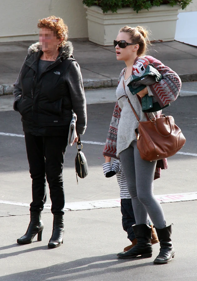 Alicja Bachleda-Curuś z synem i nianią (?) w Los Angeles Alicja Bachleda-Curuś z synem i nianią (?) w Los Angeles