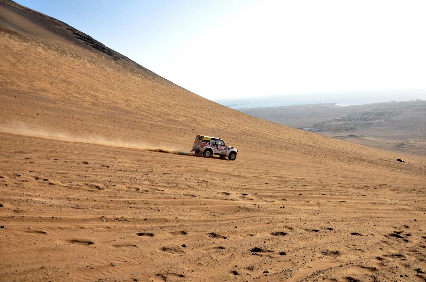Adam Małysz i Rafał Marton na zjeździe do mety