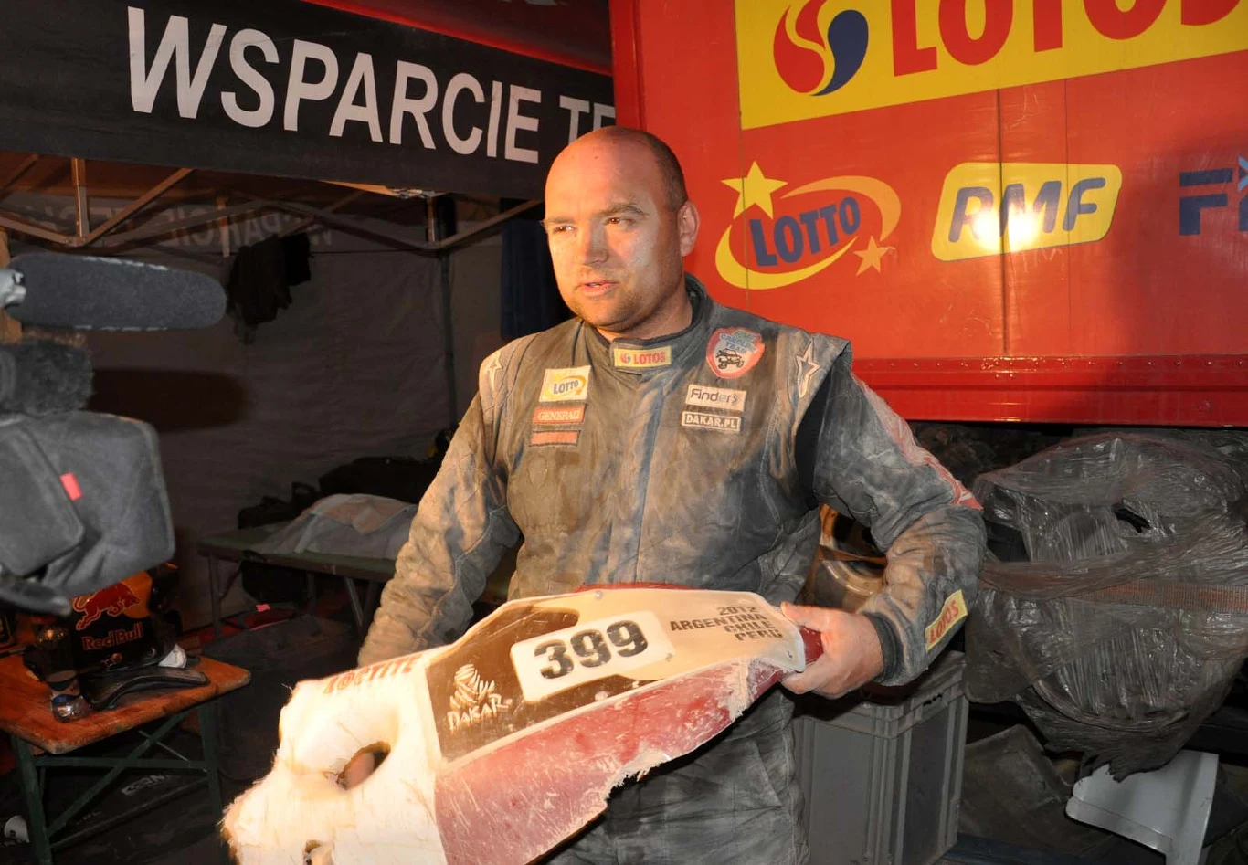 Albert Gryszczuk z uszkodzonym zderzakiem