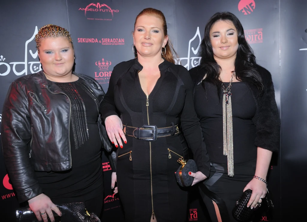 Marta Grycan (w środku) z córkami Weroniką (L) i Wiktorią (P) Marta Grycan (w środku) z córkami Weroniką (L) i Wiktorią (P)