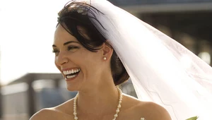 Biżuteria ślubna, obok sukni ślubnej, jest bardzo istotną częścią wizerunku kobiety