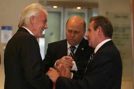 Od lewej: Leo Beenhakker, Grzegorz Lato i Włodimierz Smolarek. Fot. Maciej Śmiarowski Od lewej: Leo Beenhakker, Grzegorz Lato i Włodimierz Smolarek. Fot. Maciej Śmiarowski