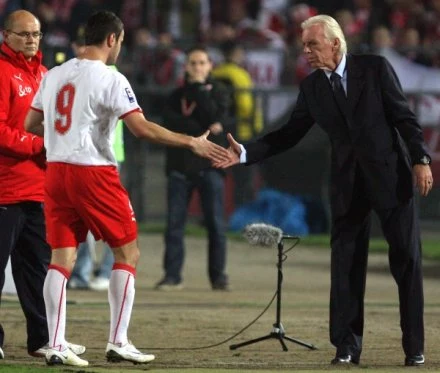 Leo Beenhakker podał rękę Brożkowi już 20 razy! / fot. Łukasz Grochala