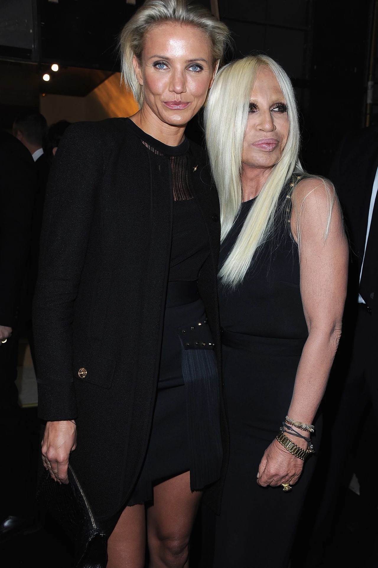Na pokazie Versace aktorka pojawiła się ubrana cała na czarno. Na zdjęciu z Donatellą Versace Na pokazie Versace aktorka pojawiła się ubrana cała na czarno. Na zdjęciu z Donatellą Versace