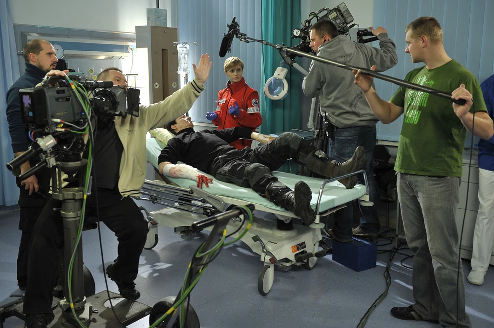 Maciej Maleńczuk na planie "Na dobre i na złe" Maciej Maleńczuk na planie "Na dobre i na złe"