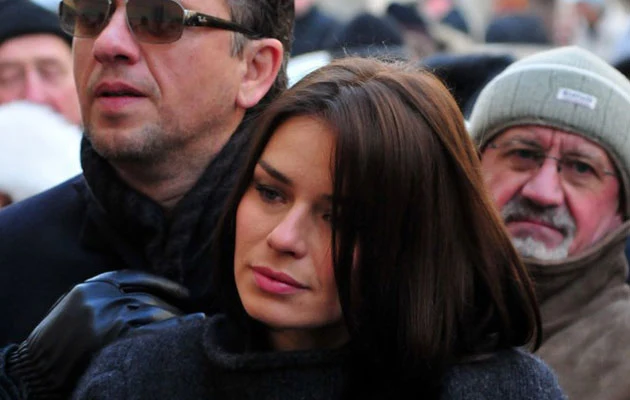 Natasza Urbańska bardzo przeżywa śmierć ojca. Natasza Urbańska bardzo przeżywa śmierć ojca.