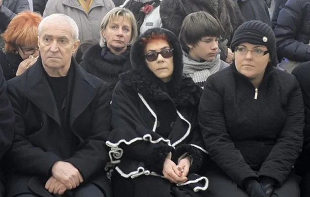 Irenę Jarocką żegnali m.in. mąż Michał Sobolewski (L) i córka Monika (P)