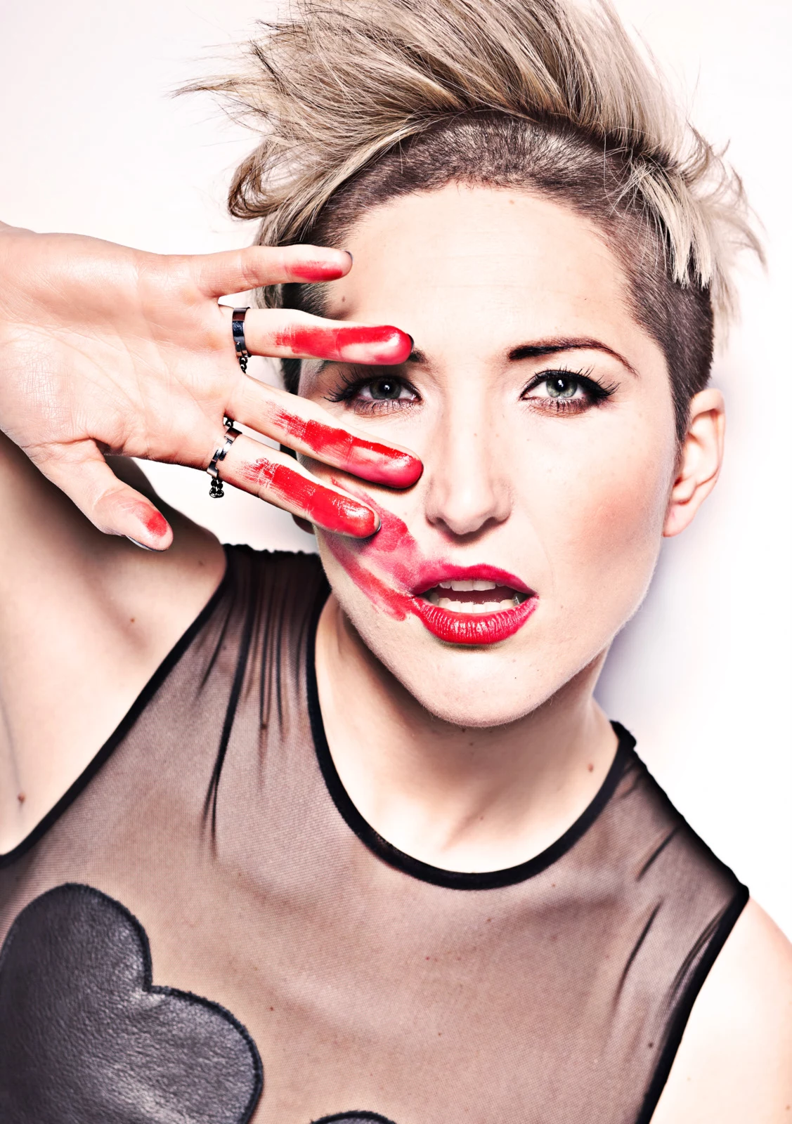 Make up: Ewa Gil; Stylizacja: Konrad Fado; Fryzury: Paweł Okuniewski Make up: Ewa Gil; Stylizacja: Konrad Fado; Fryzury: Paweł Okuniewski