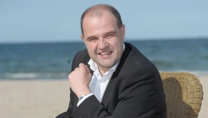Wielką pasją popularnego aktora są... cygara. Oczywiście Cezary Żak nie pali ich codziennie