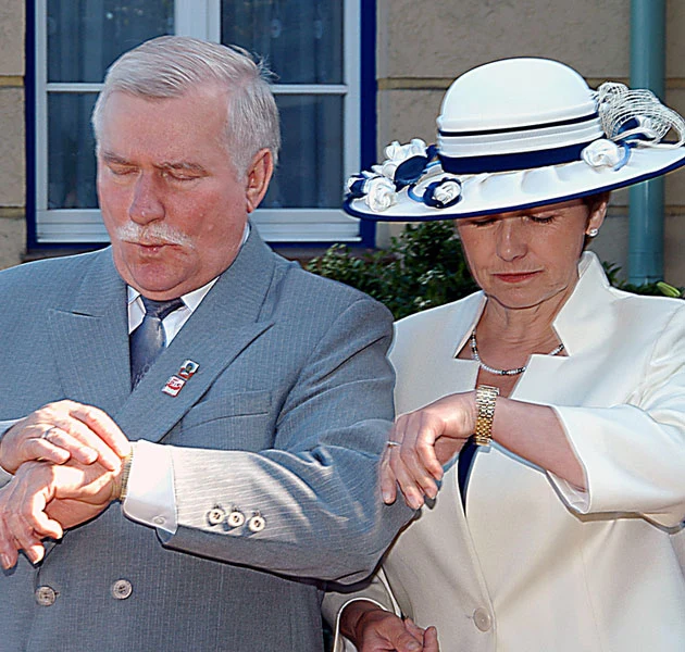 Danuta i Lech Wałęsowie uświadomili sobie, że przez politykę stracili wiele, a czasu nie da się cofnąć. Danuta i Lech Wałęsowie uświadomili sobie, że przez politykę stracili wiele, a czasu nie da się cofnąć.