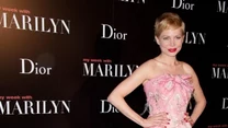 Michelle Williams w kreacji Dior haute couture podczas premiery filmu w Paryżu