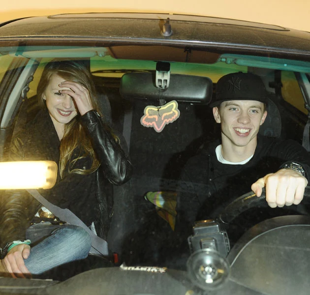 Andersz z dziewczyną zaskoczeni przez paparazzich w 2010 roku. Andersz z dziewczyną zaskoczeni przez paparazzich w 2010 roku.