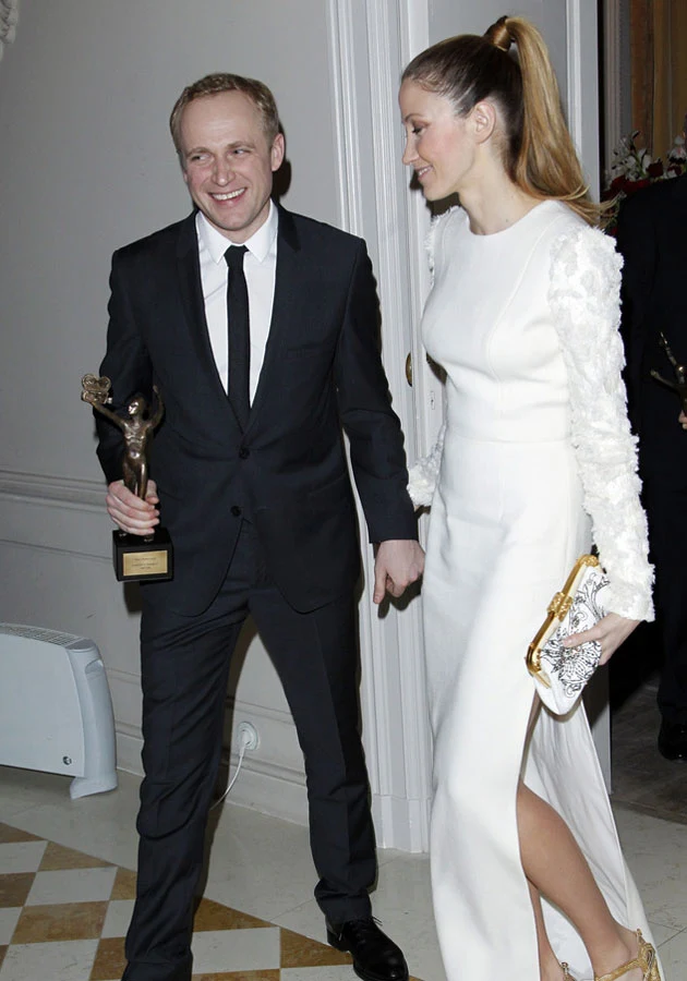 Adamczyk i jego żona na rozdaniu Telekamer - wciąż w dobrych humorach. Adamczyk i jego żona na rozdaniu Telekamer - wciąż w dobrych humorach.