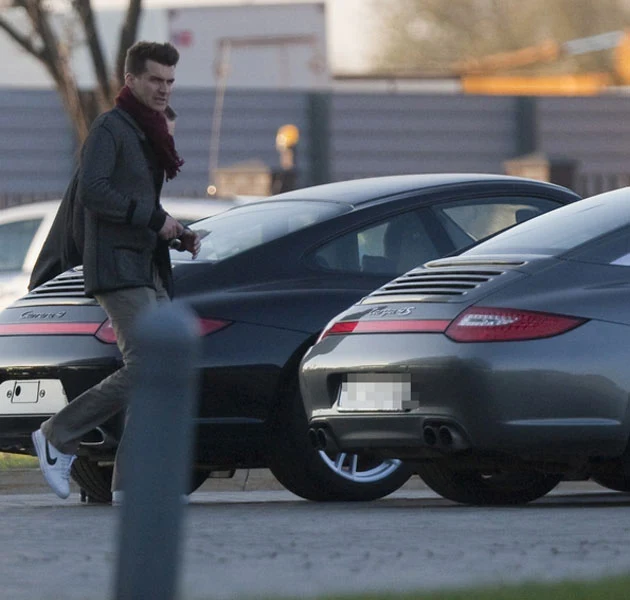 Kammel bardzo lubi drogie samochody.