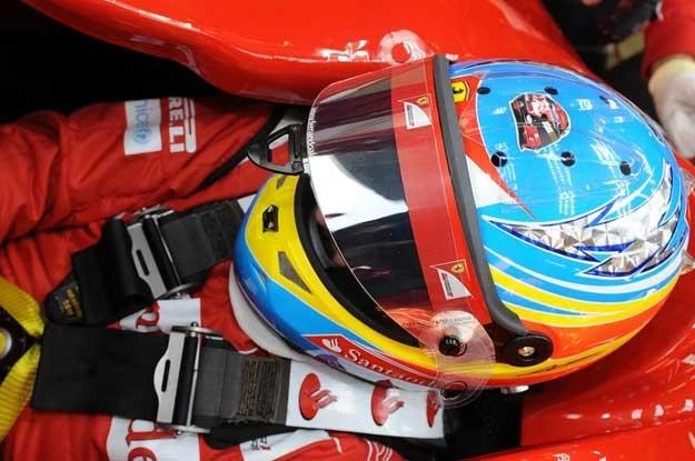 Podczas testów w Jerez Alonso na kasku miał symbol kasku... Kubicy