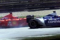 Montoya (z prawej) i M. Schumacher podczas indycentu na 15. okrążeniu Montoya (z prawej) i M. Schumacher podczas indycentu na 15. okrążeniu