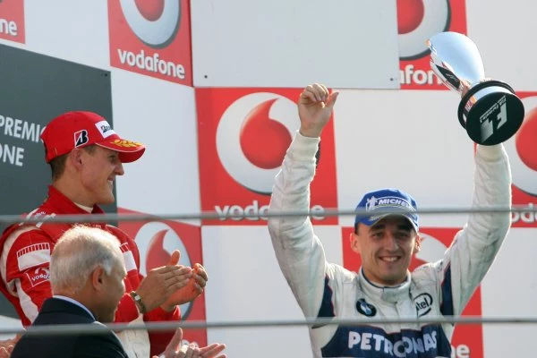 Robert Kubica na podium Grand Prix Włoch Fot. Maciej Śmiarowski Robert Kubica na podium Grand Prix Włoch Fot. Maciej Śmiarowski